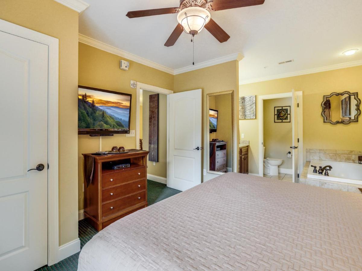 Downtown Delight, 2 Bedrooms, Pool, Hot Tub, Sleeps 6 Gatlinburg Exterior foto