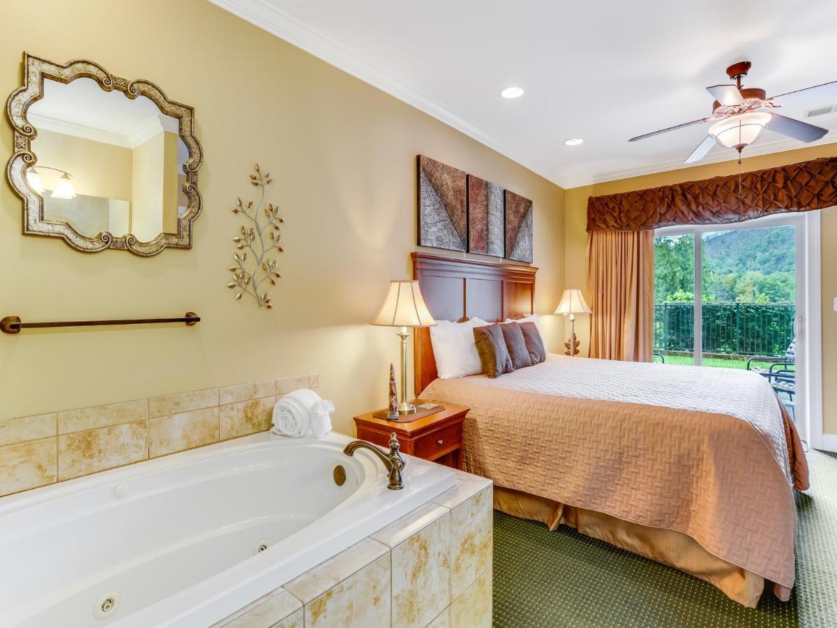 Downtown Delight, 2 Bedrooms, Pool, Hot Tub, Sleeps 6 Gatlinburg Exterior foto